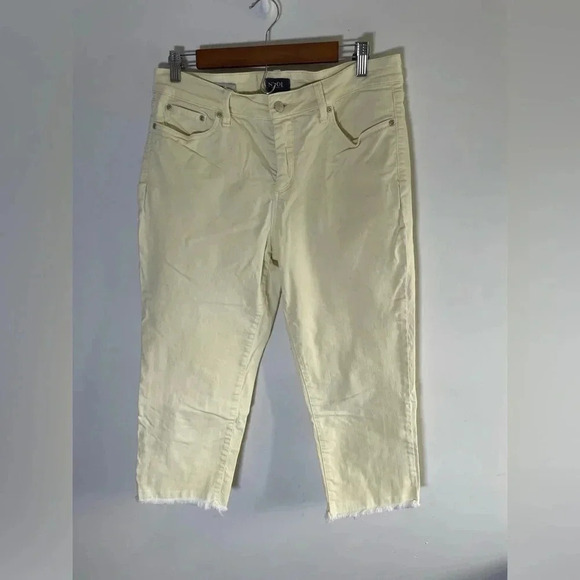NYDJ Capri Released Hem in Pale Yellow Raw Size 12‎ GUC 0077 - Picture 1 of 10